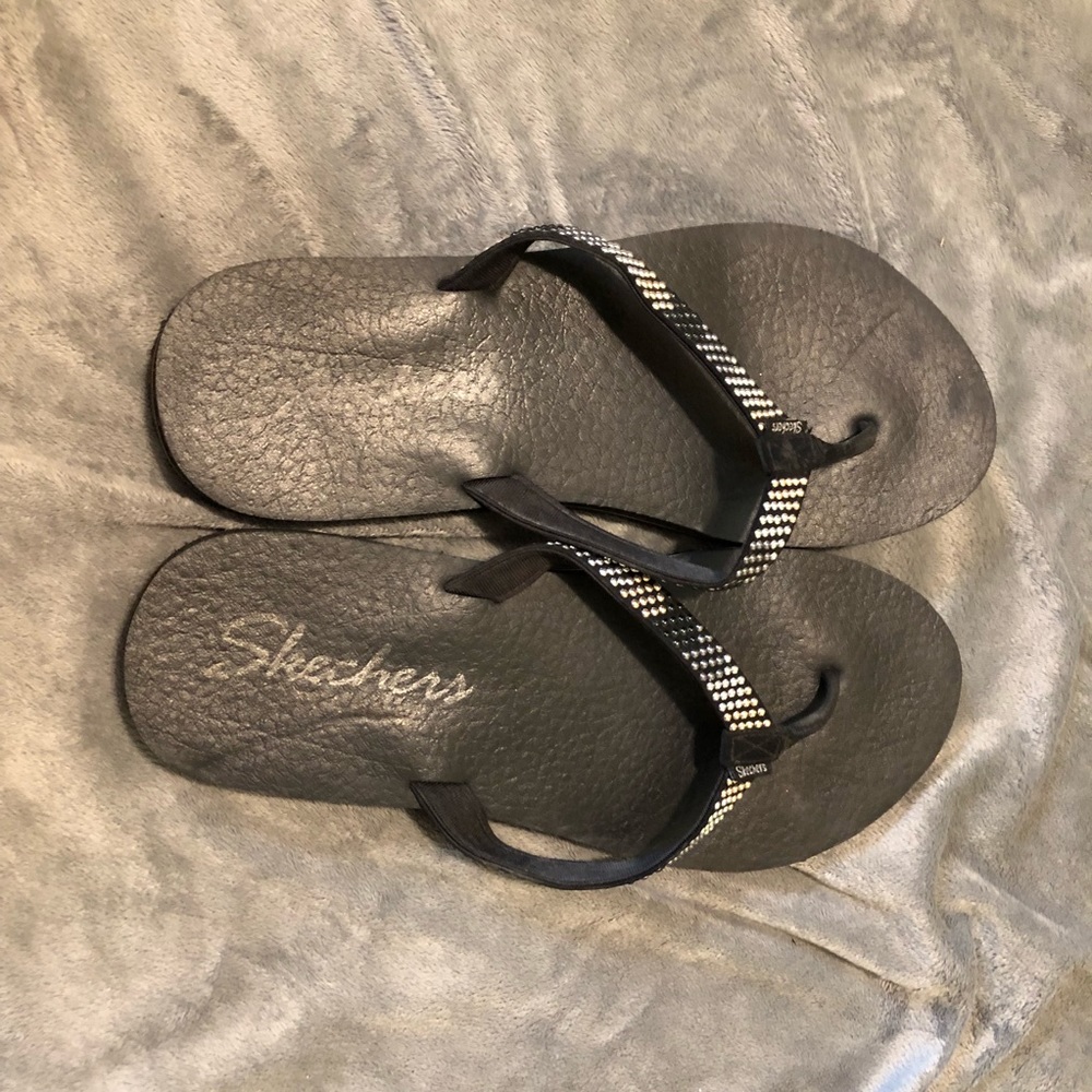 SOLD Women’s Skechers Shoes - Size: 11 - Like New